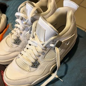White Air Jordan 4’s. 8/10 Good condition. No Box included.